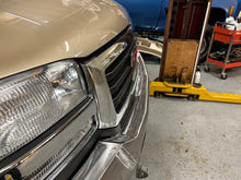 Load image into Gallery viewer, 2003-2007 GMC 2500/3500 SS Series Front Bumper