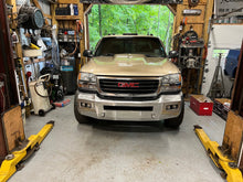 Load image into Gallery viewer, 2003-2007 GMC 2500/3500 SS Series Front Bumper
